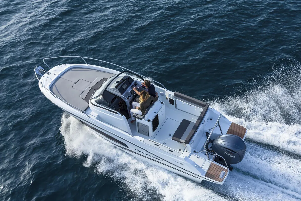 Jeanneau Cap Camarat 7.5 WA: Bootsfahrt auf dem Meer