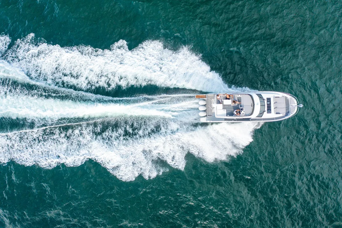 Jeanneau Merry Fisher 1295 Fly: Boat cruising at sea with a wake
