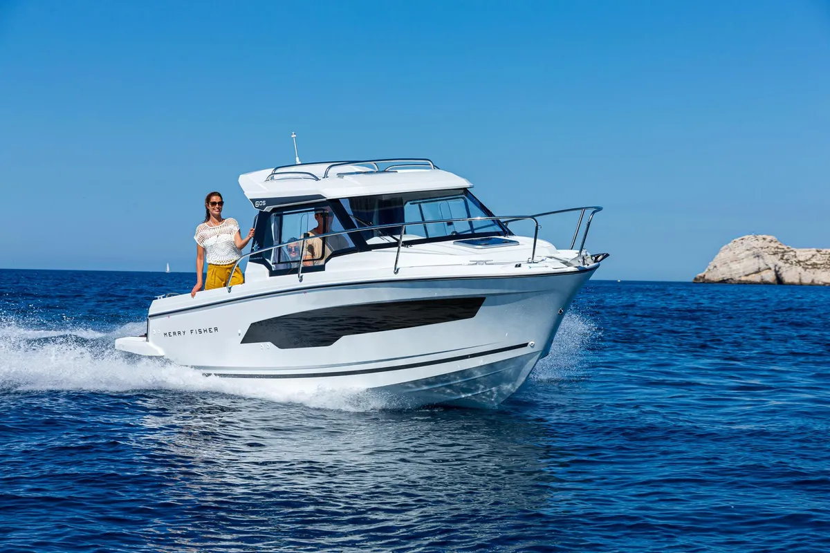 Jeanneau Merry Fisher 605: Bootsfahrt auf dem Meer