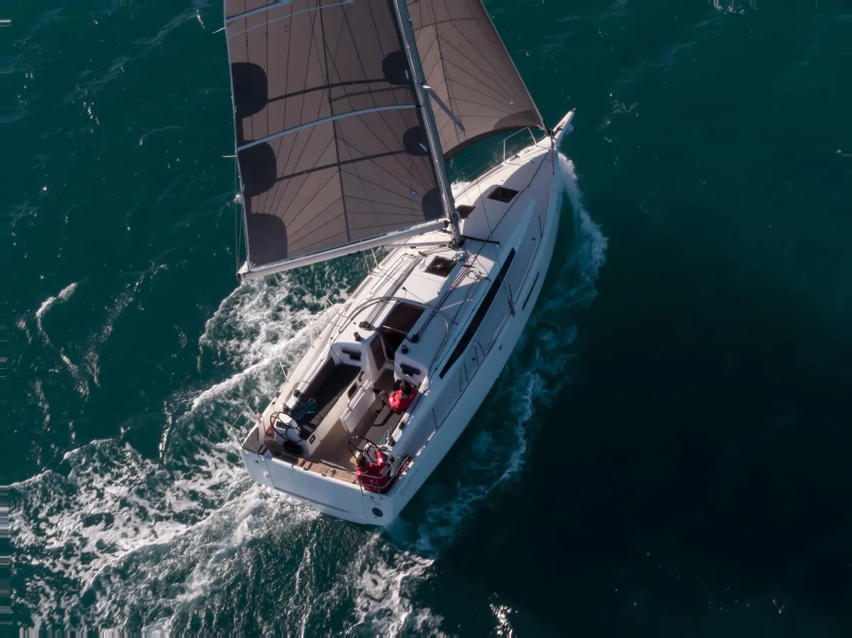 Jeanneau Sun Odyssey 380: Sailing boat photographed from above