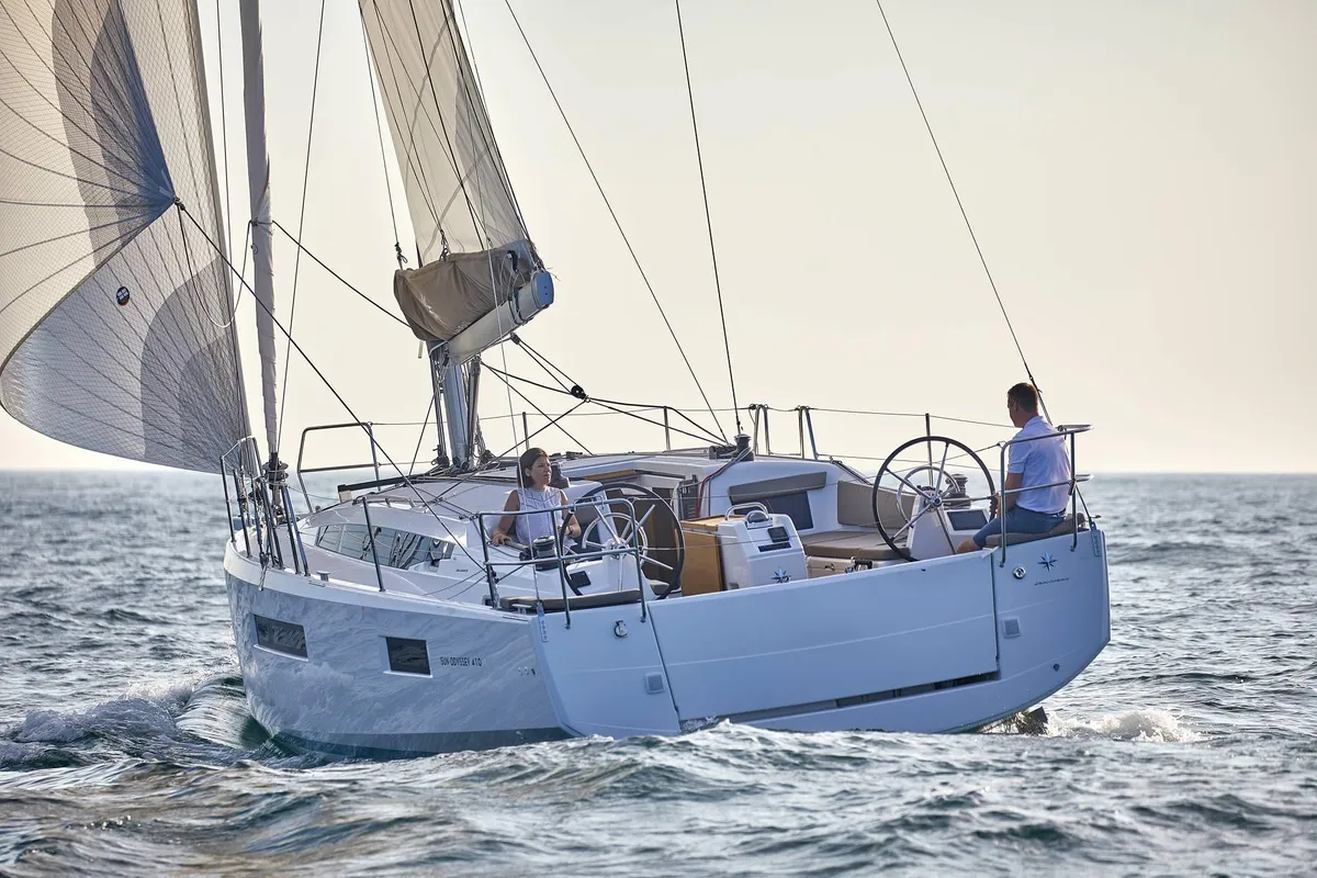 Jeanneau Sun Odyssey 410: Sailing boat at sea