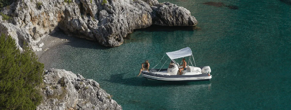 Joker Boat Coaster 520: Boat in a bay with rocks