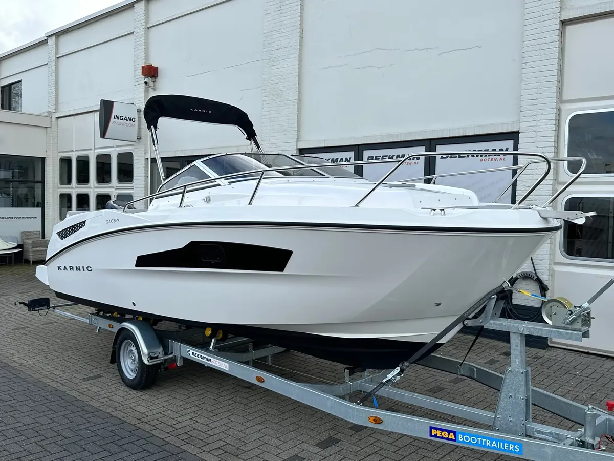 Karnic Boats SL640: Boat on a trailer at the showroom