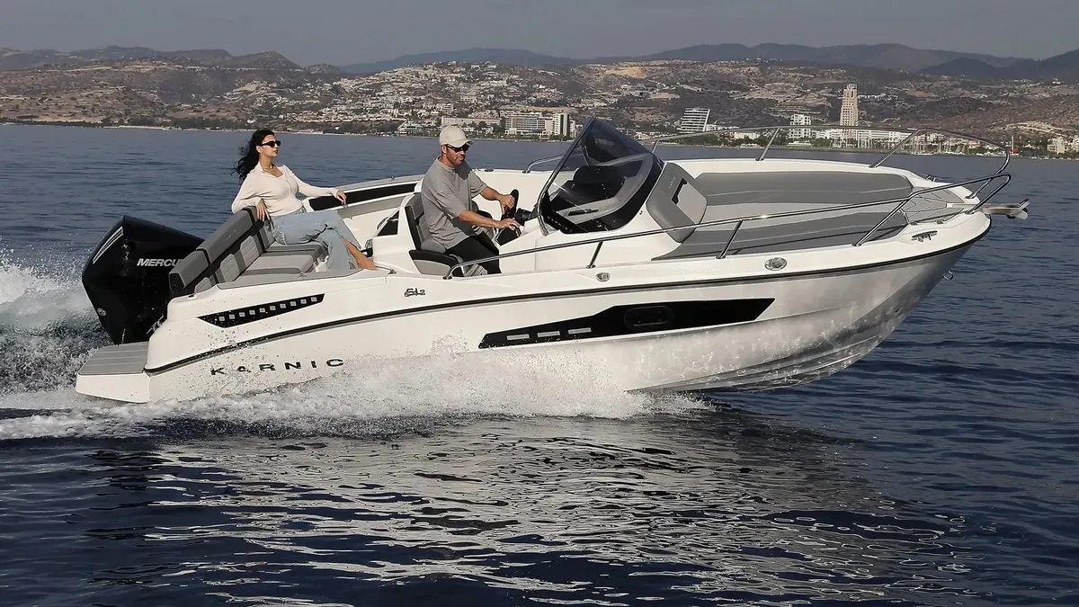Karnic Boats SL642: Bootsfahrt auf dem Meer