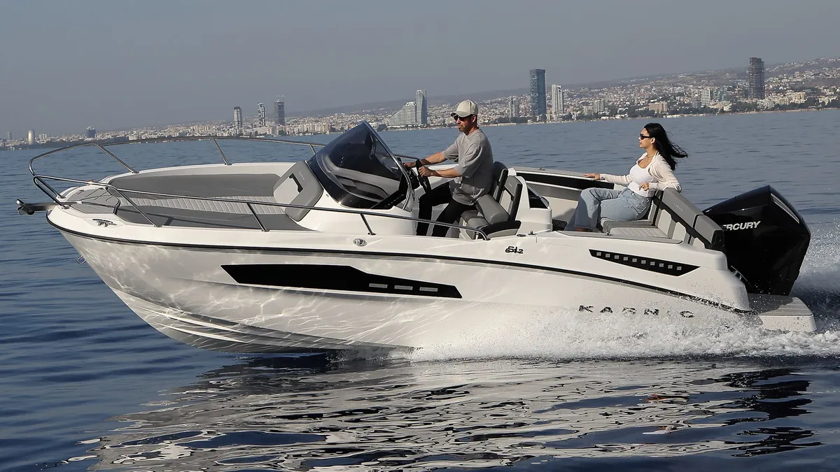 Karnic Boats SL642: Boat cruising on water