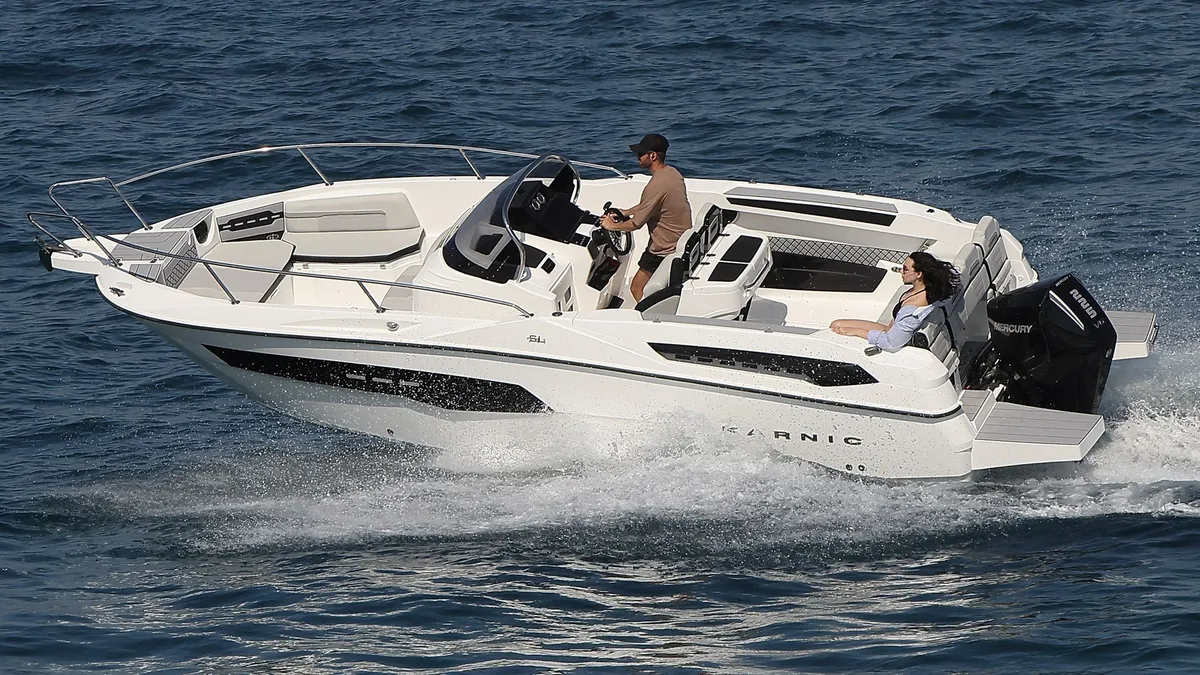 Karnic Boats SL741: High-speed boat with passengers at sea