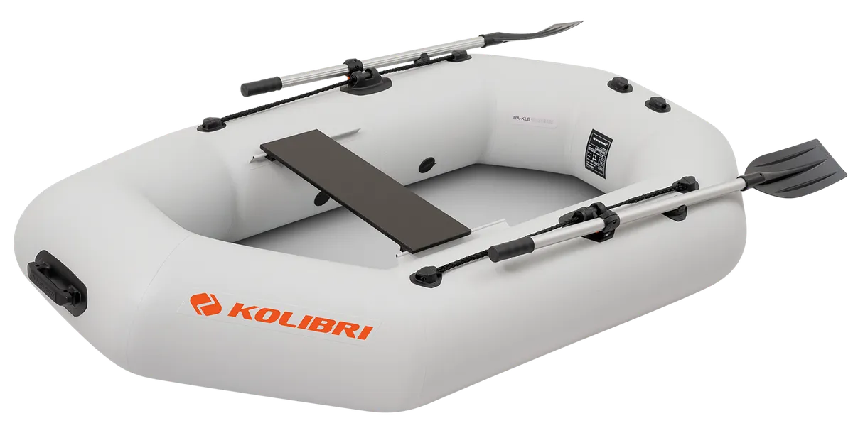 Kolibri K-220TS: Schlauchboot mit Paddeln vor weißem Hintergrund