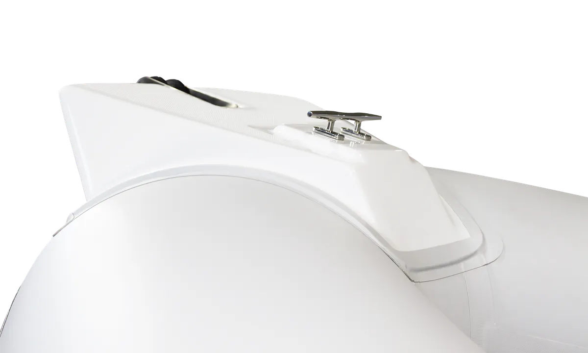 Kolibri W430UT: Proue avec détail du poteau d'amarrage