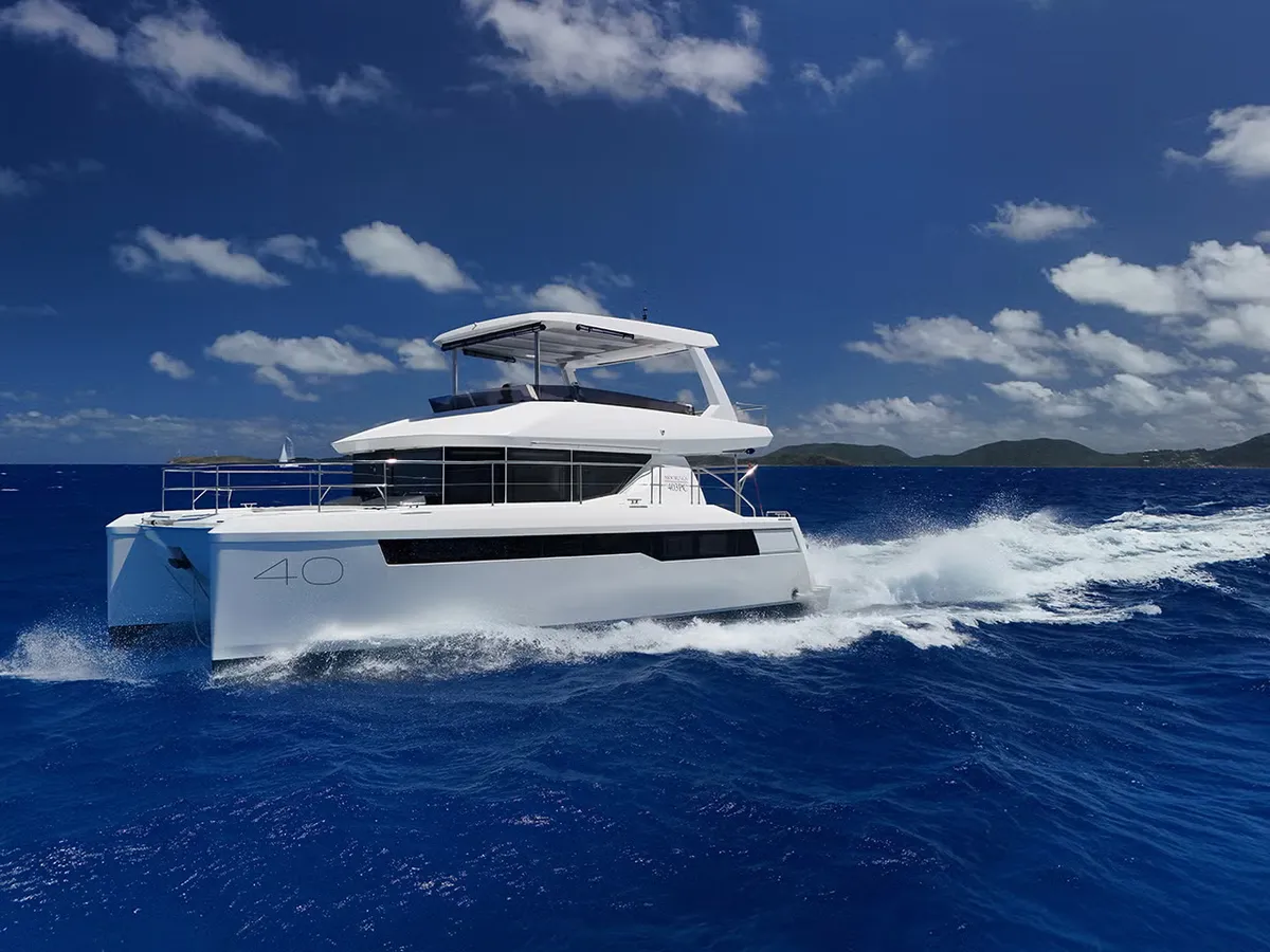 Leopard Catamarans 40PC: Katamaran-Kreuzfahrt auf dem Meer