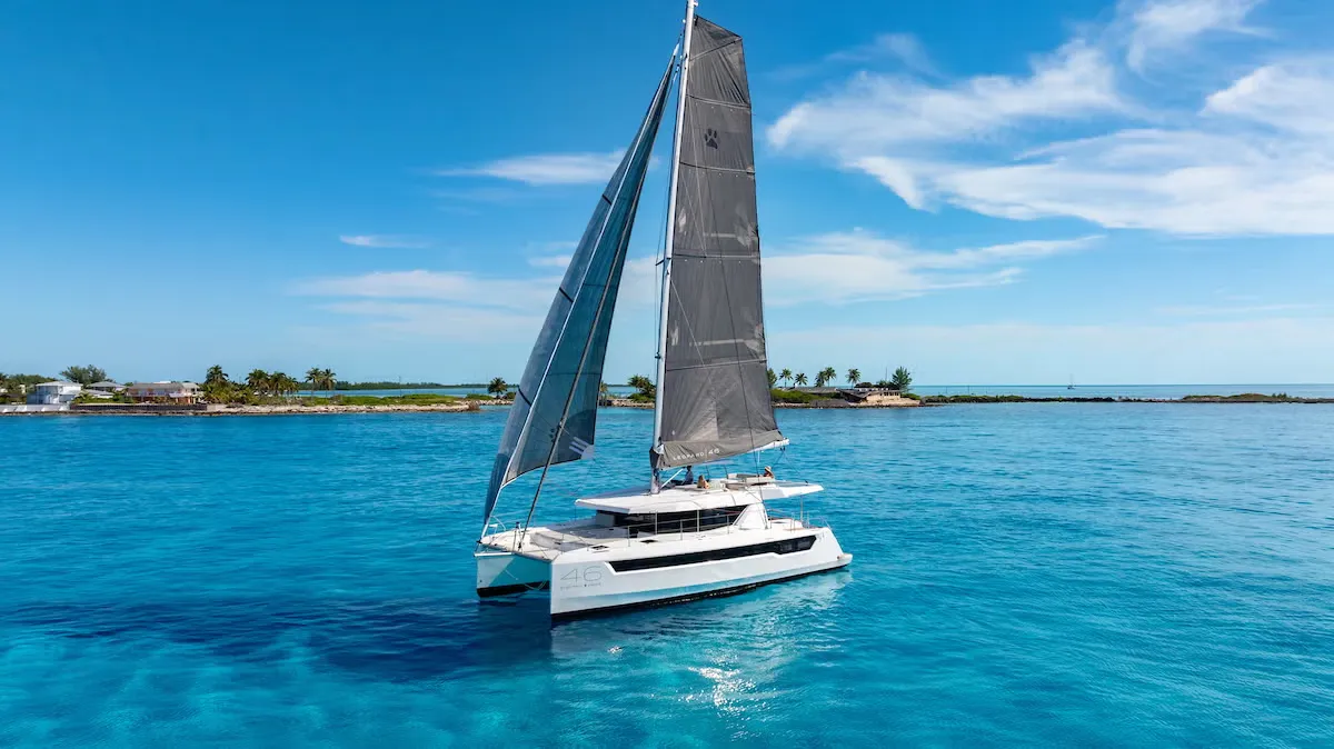 Leopard Catamarans 46: Katamaransegeln auf dem Meer