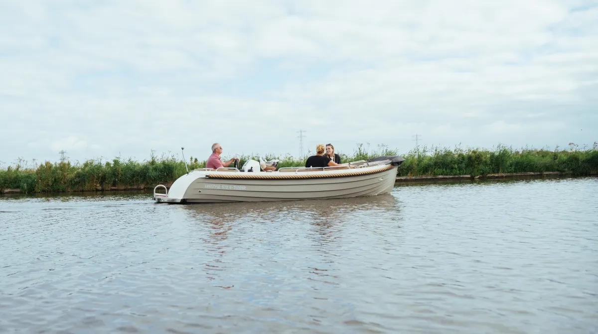 Lifestyle 570 e-Tender: Bootsfahrt auf dem Wasser