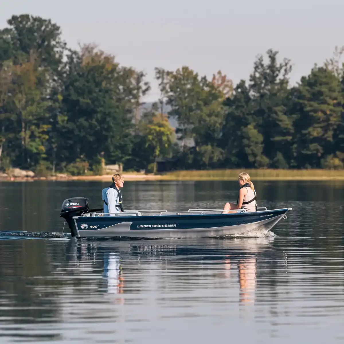 Linder Sportsman 400: Promenade en bateau sur un lac