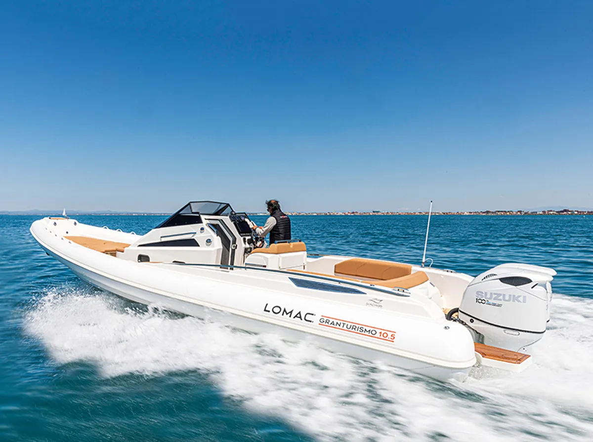 Lomac GranTurismo 10.5: Boat cruising at sea