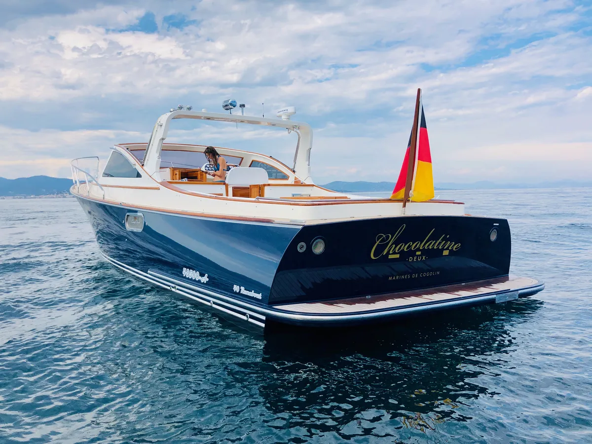 Long Island Yachts 40 Runabout: Boat on the water with a flag