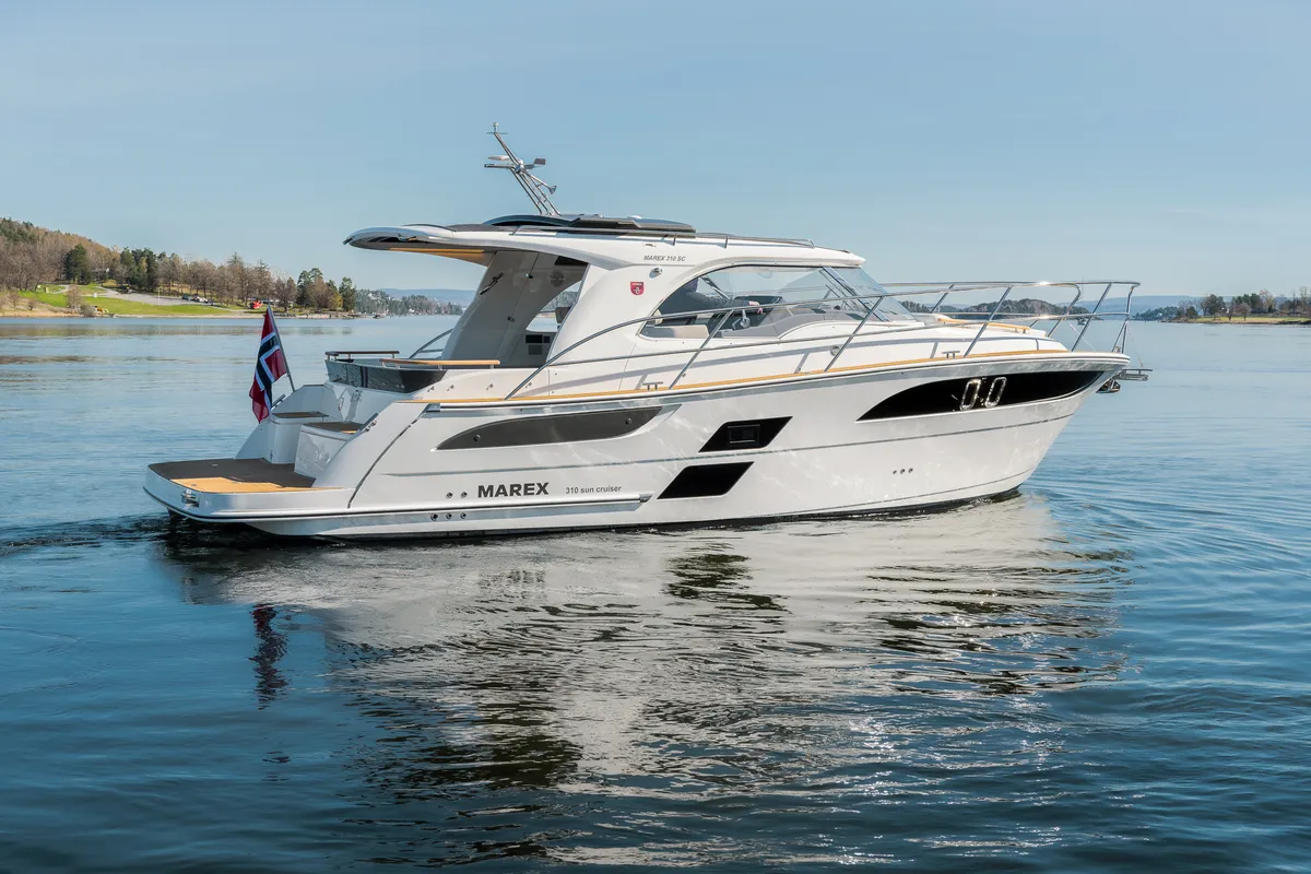 Marex 310 Sun Cruiser: Bootsfahrt auf dem Wasser