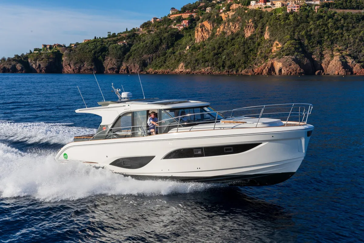 Marex 440 Gourmet Cruiser: Une croisière en bateau le long du littoral
