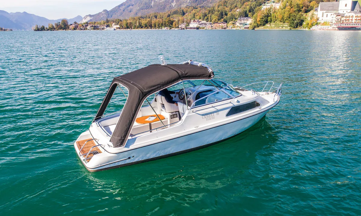 Marian Capriole 700: Boat cruising on a lake