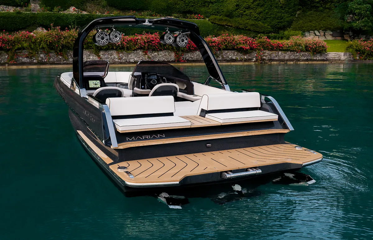 Marian EVO 700: Achterdeck eines Bootes mit Sitzbänken
