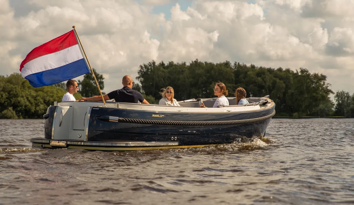 Maril 6NXT: Boat cruising with passengers on the water