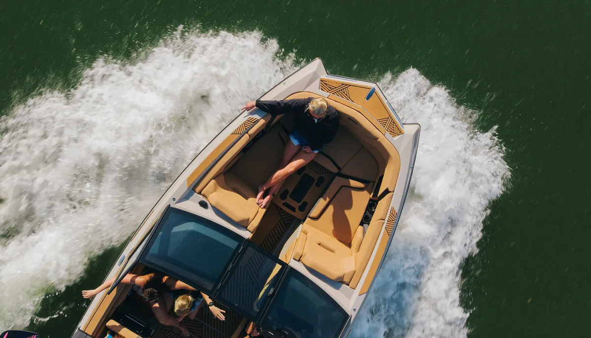 MasterCraft XStar 23: Une croisière en bateau vue d'en haut