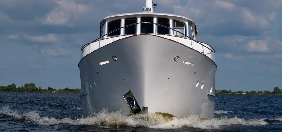 Menken Maritiem Dutchess: Boat cruising on water