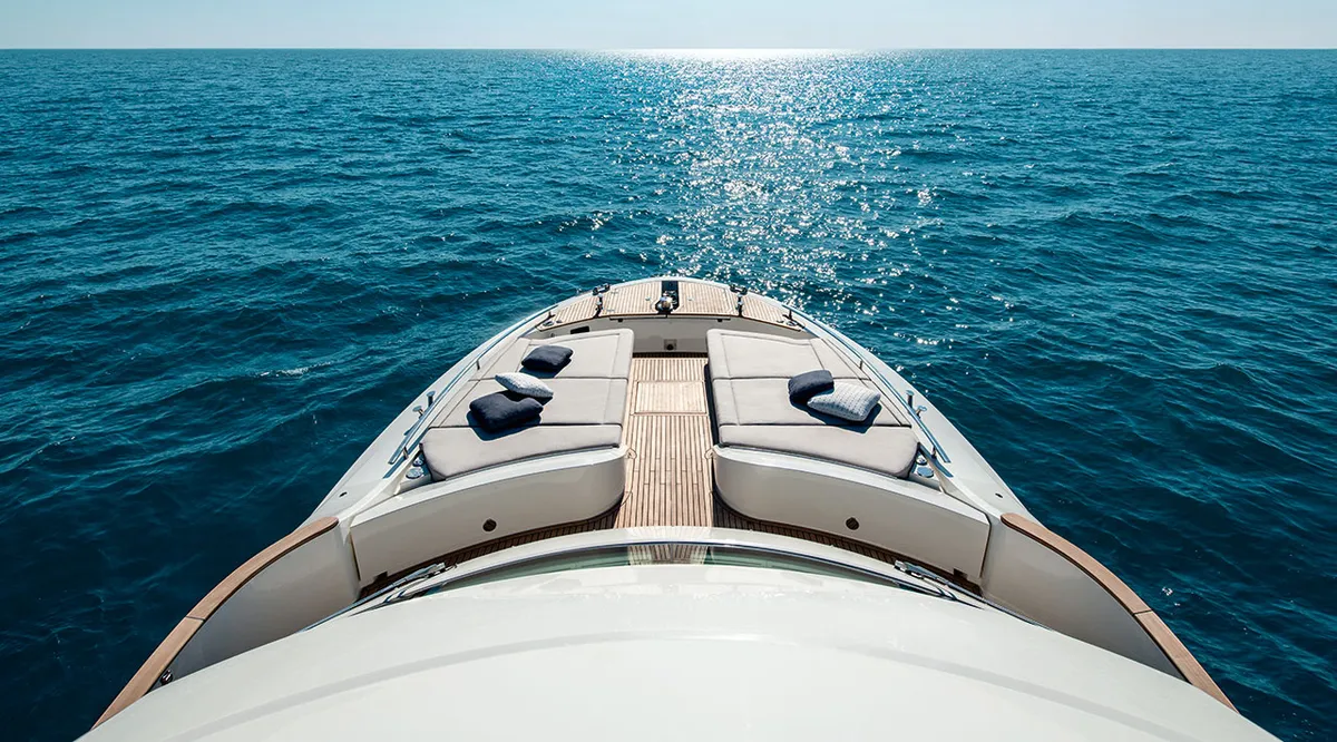 Monte Carlo Yachts MCY 66: Fore deck with sun loungers at sea