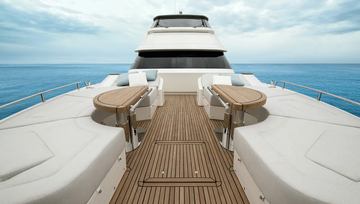 Monte Carlo Yachts MCY 70 Skylounge: Fore deck with lounge sofas and tables