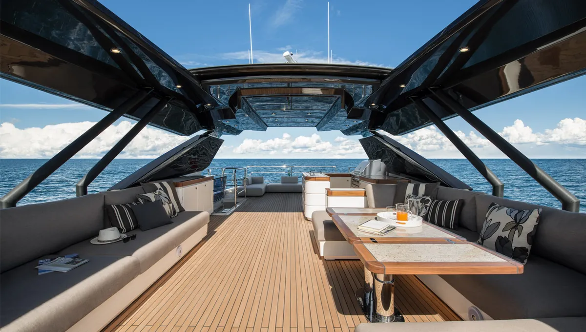 Monte Carlo Yachts MCY 96: Aft deck with lounge sofa and table