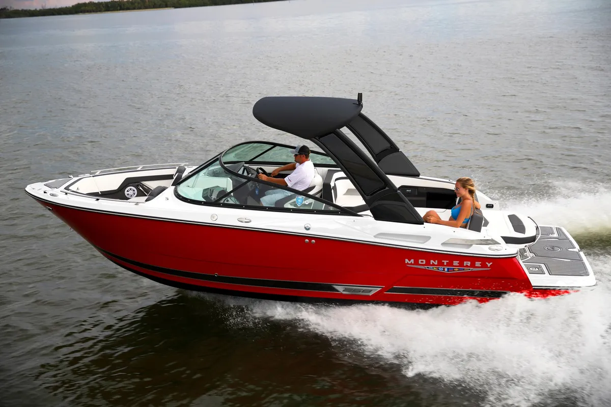 Monterey 258SS: Croisière en bateau avec des passagers