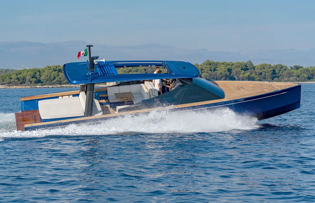Nautor Swan Swan OverShadow: Blue boat cruising at sea