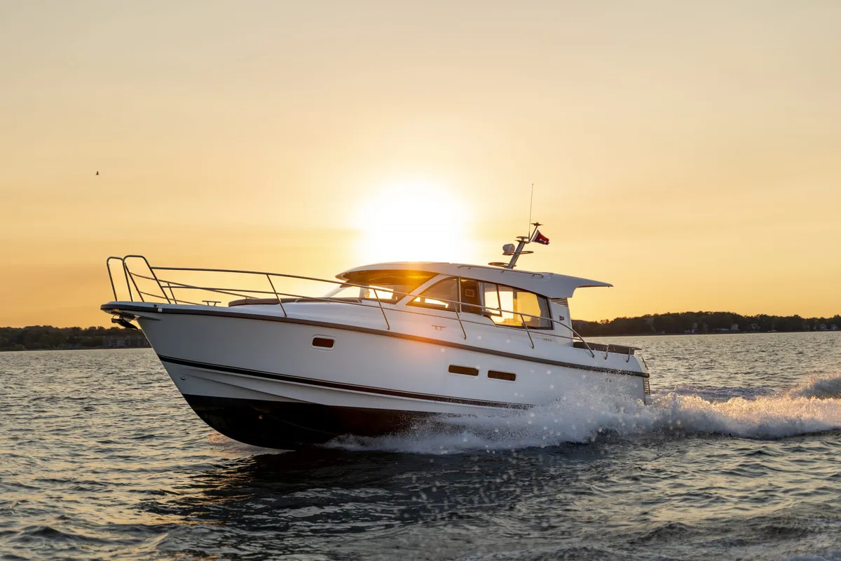 Nimbus Boats 365 Coupé: Boat cruising at sunset