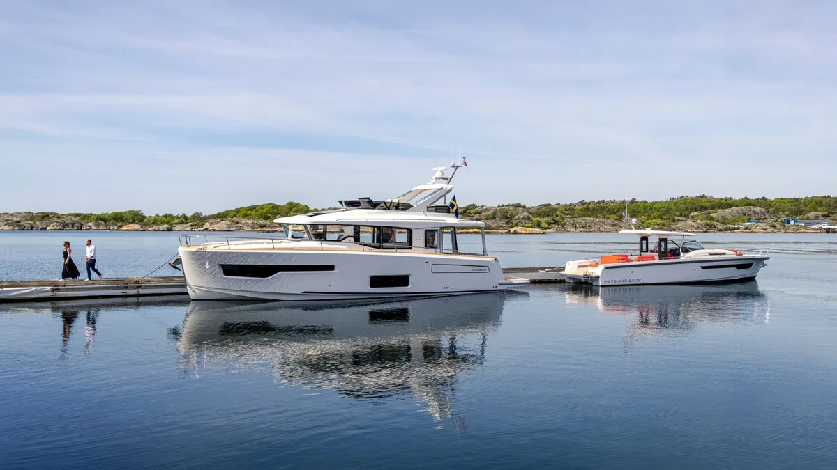 Nimbus Boats 495 Flybridge: Am Steg festgemachte Boote
