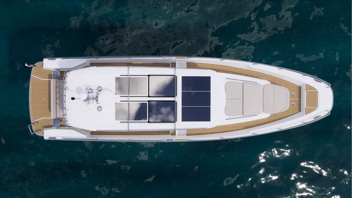 Nimbus Boats C12: Luftaufnahme eines Bootes auf dem Wasser