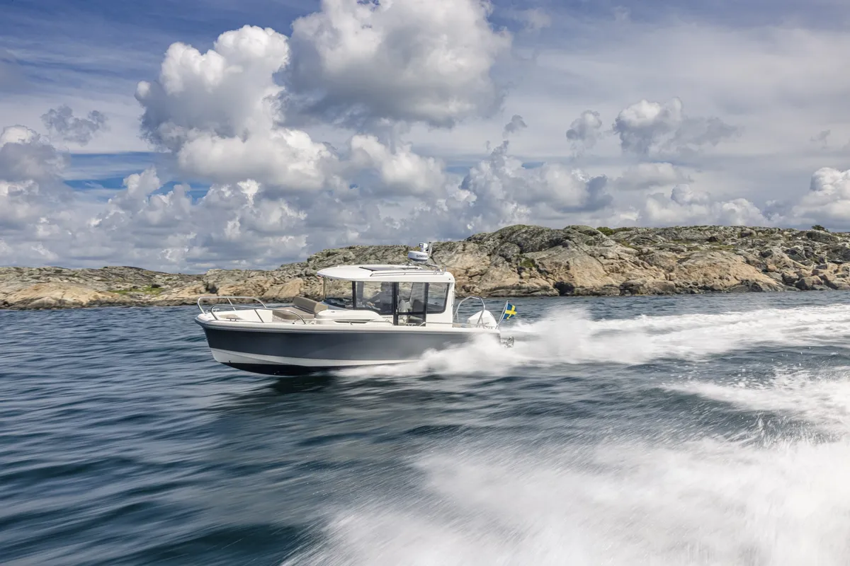 Nimbus Boats C8: Boat cruising at sea