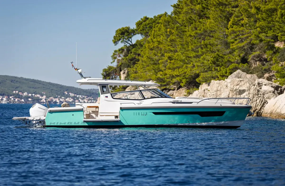 Nimbus Boats Sport Weekender 42: Boat moored near the coast