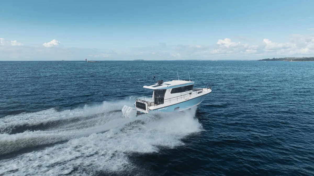 Nord Star 33+: Boat cruising at sea