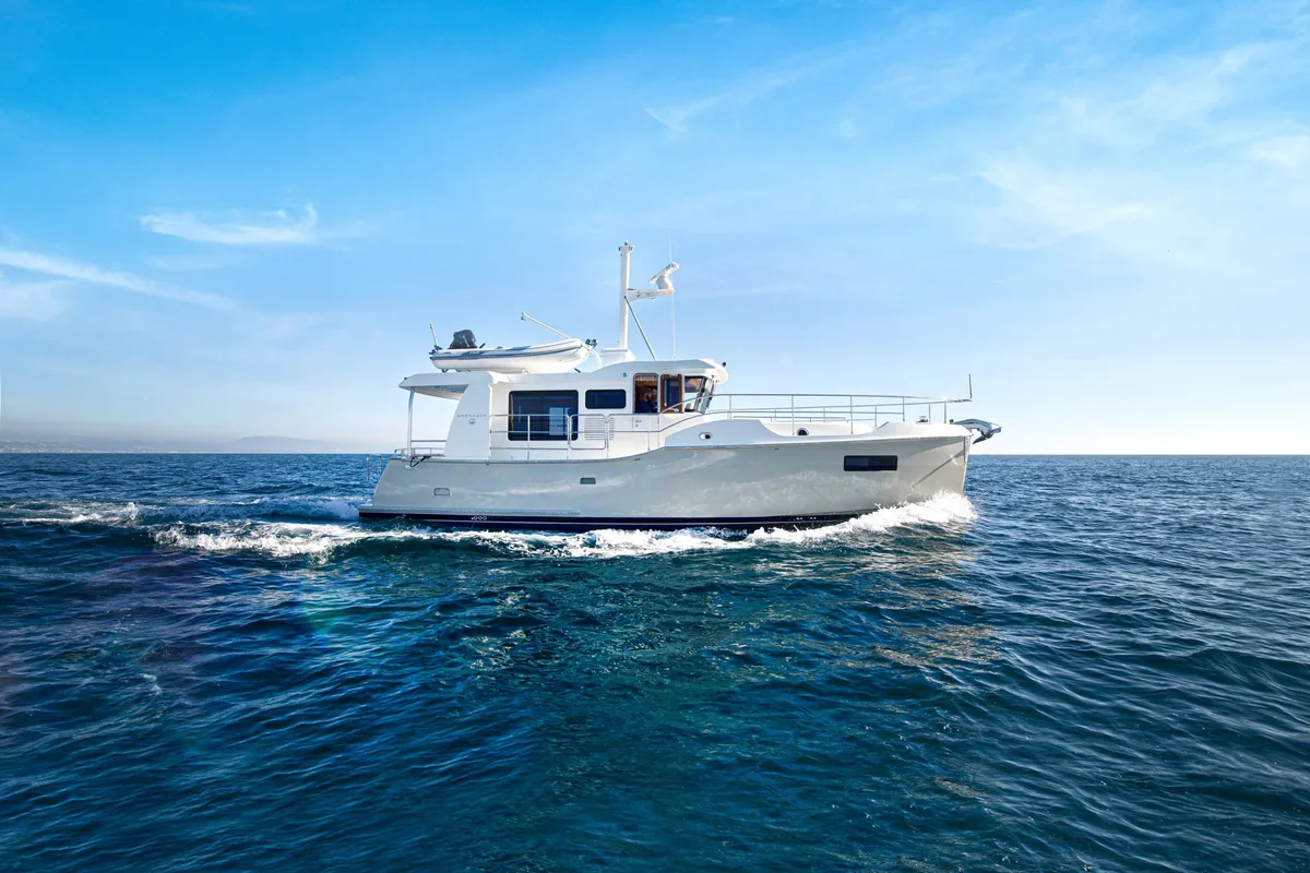 Nordhavn 41: Boat cruising at sea