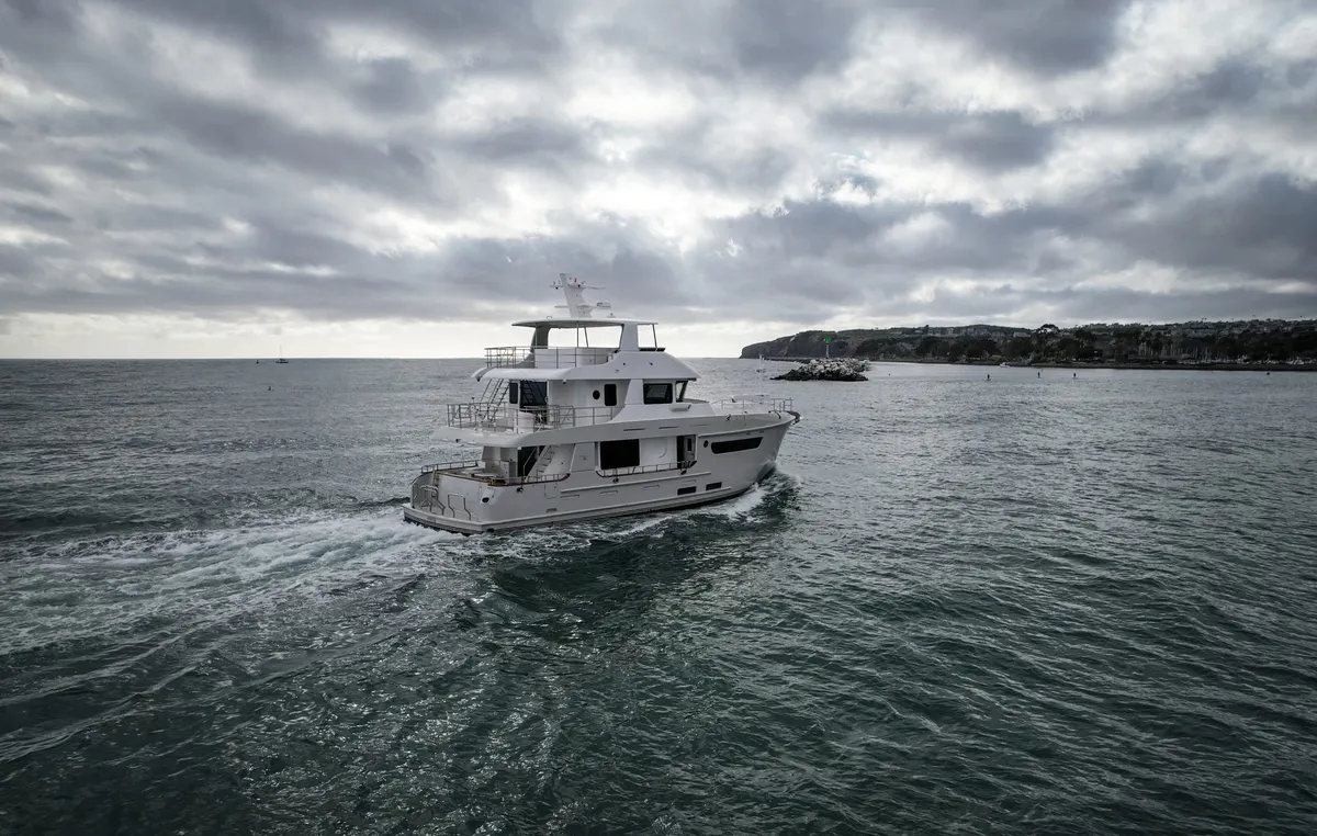 Nordhavn 71: Kreuzfahrt mit einer Motoryacht auf dem Meer