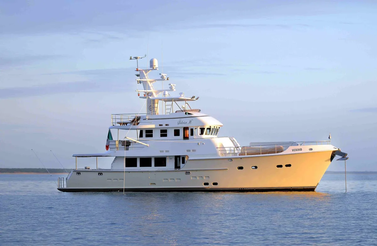 Nordhavn 76: Motor yacht at anchor at sea