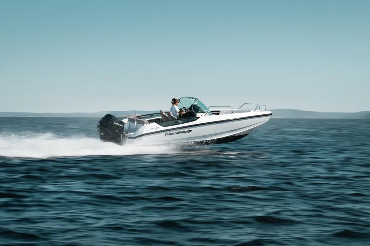 Nordkapp Boats Enduro 605: Boat cruising at sea