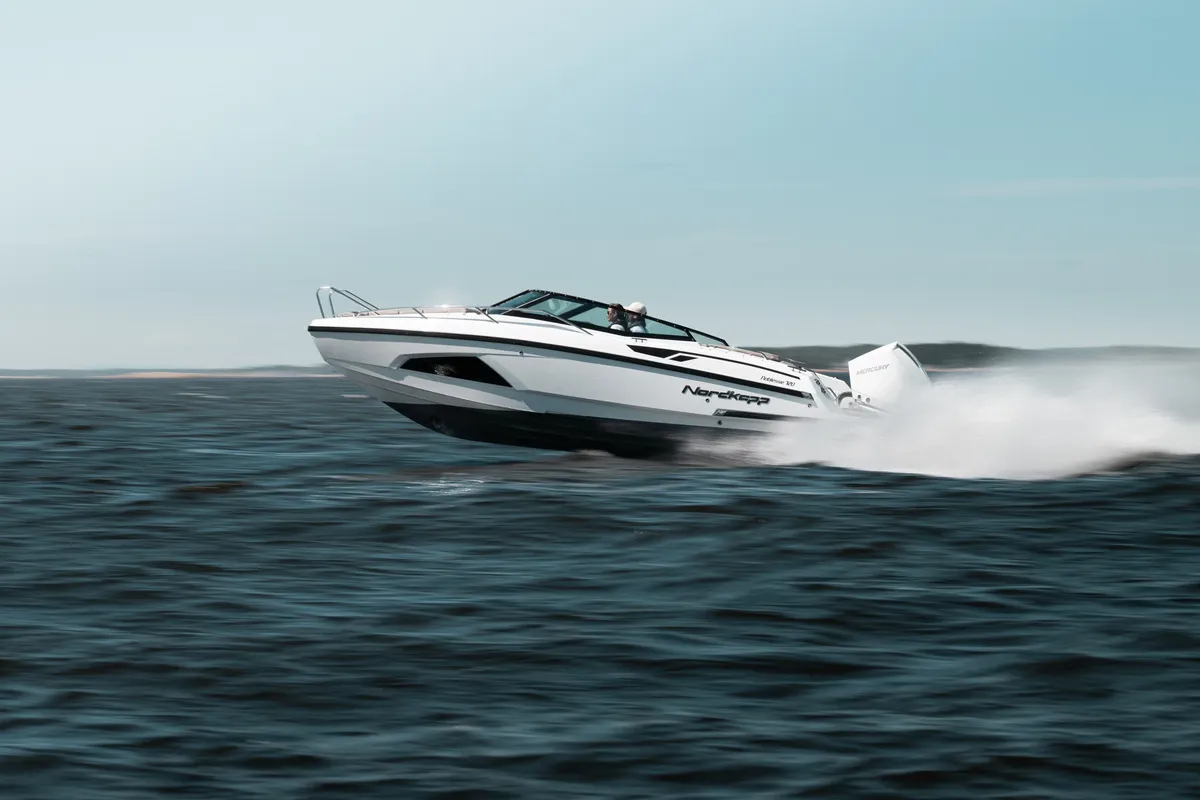 Nordkapp Boats Noblesse 720: Speedboat cruising at sea
