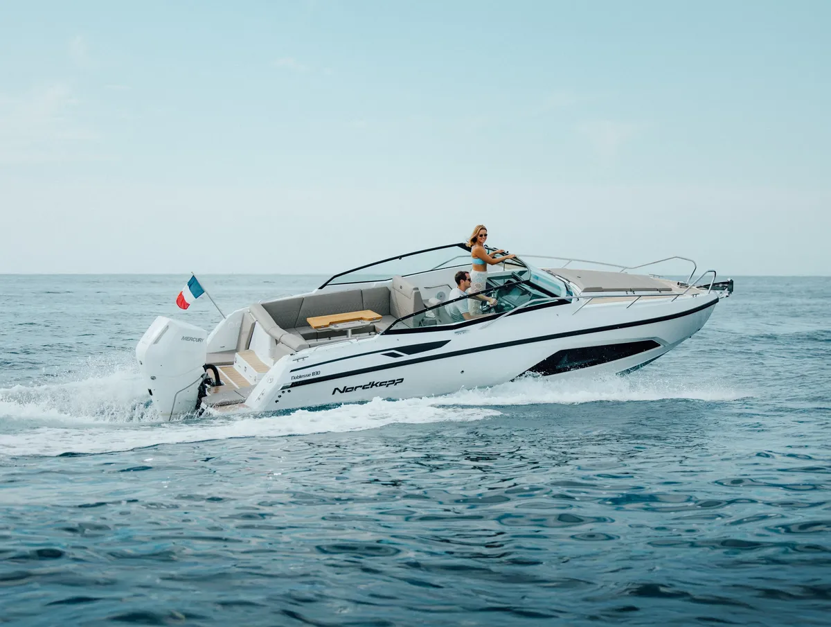 Nordkapp Boats Noblesse 830: Speedboat cruising at sea