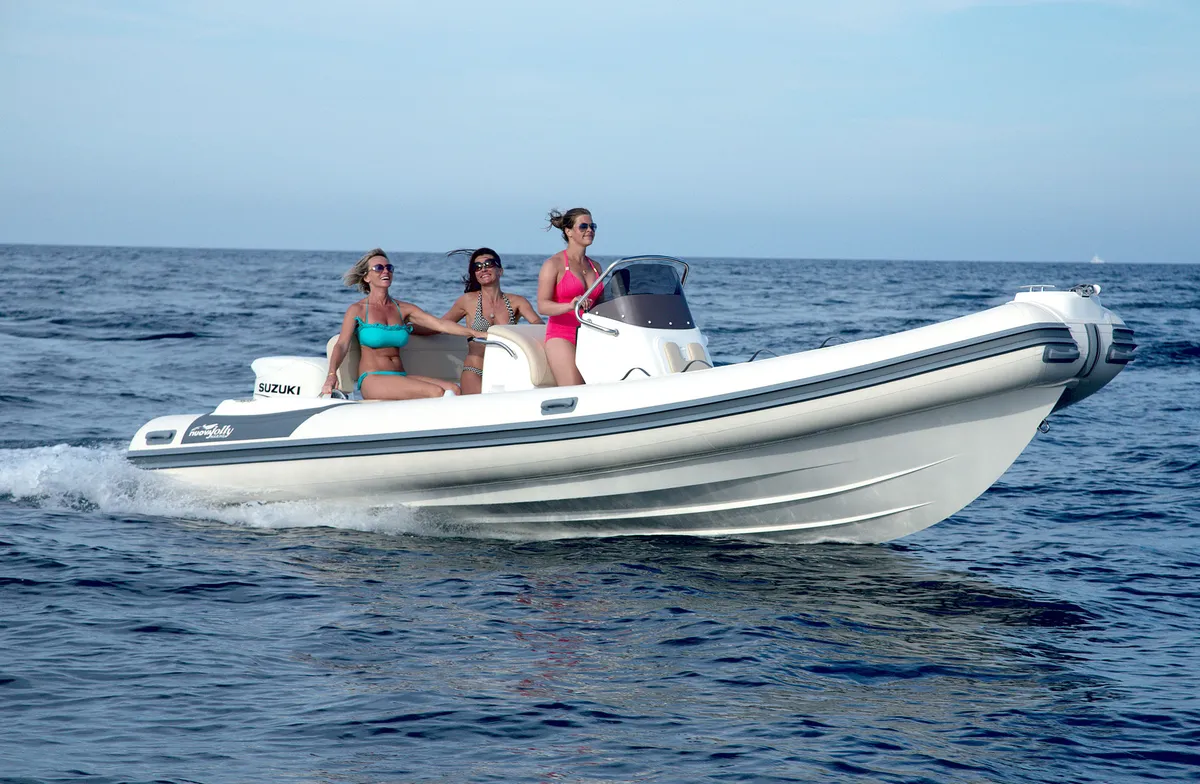 Nuova Jolly Marine NJ 630: Bootsfahrt auf dem Meer mit Frauen