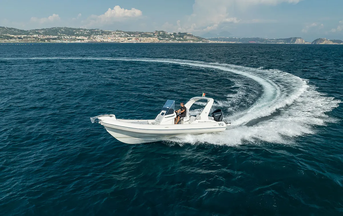 Nuova Jolly Marine Prince 24 Exclusive: Boat cruising at sea
