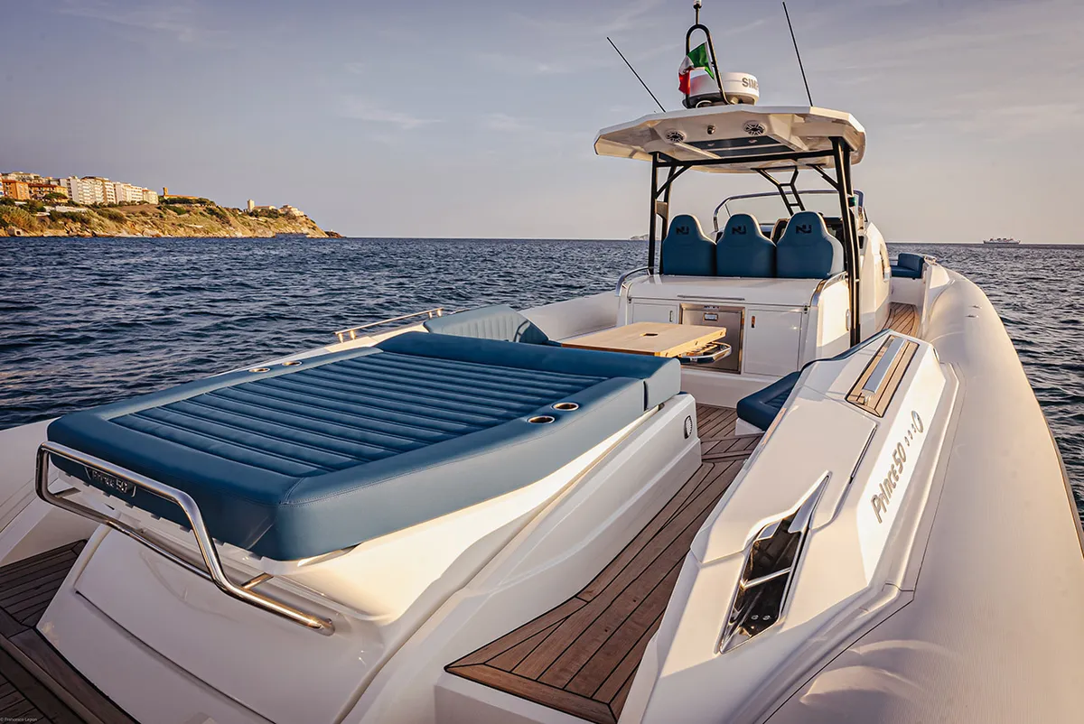 Nuova Jolly Marine Prince 50: Aft deck with sun lounger and bench seat
