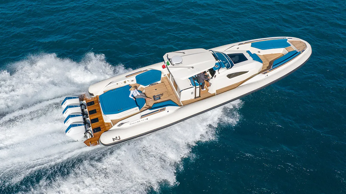 Nuova Jolly Marine Prince 50: Schnellbootfahrt auf dem Meer