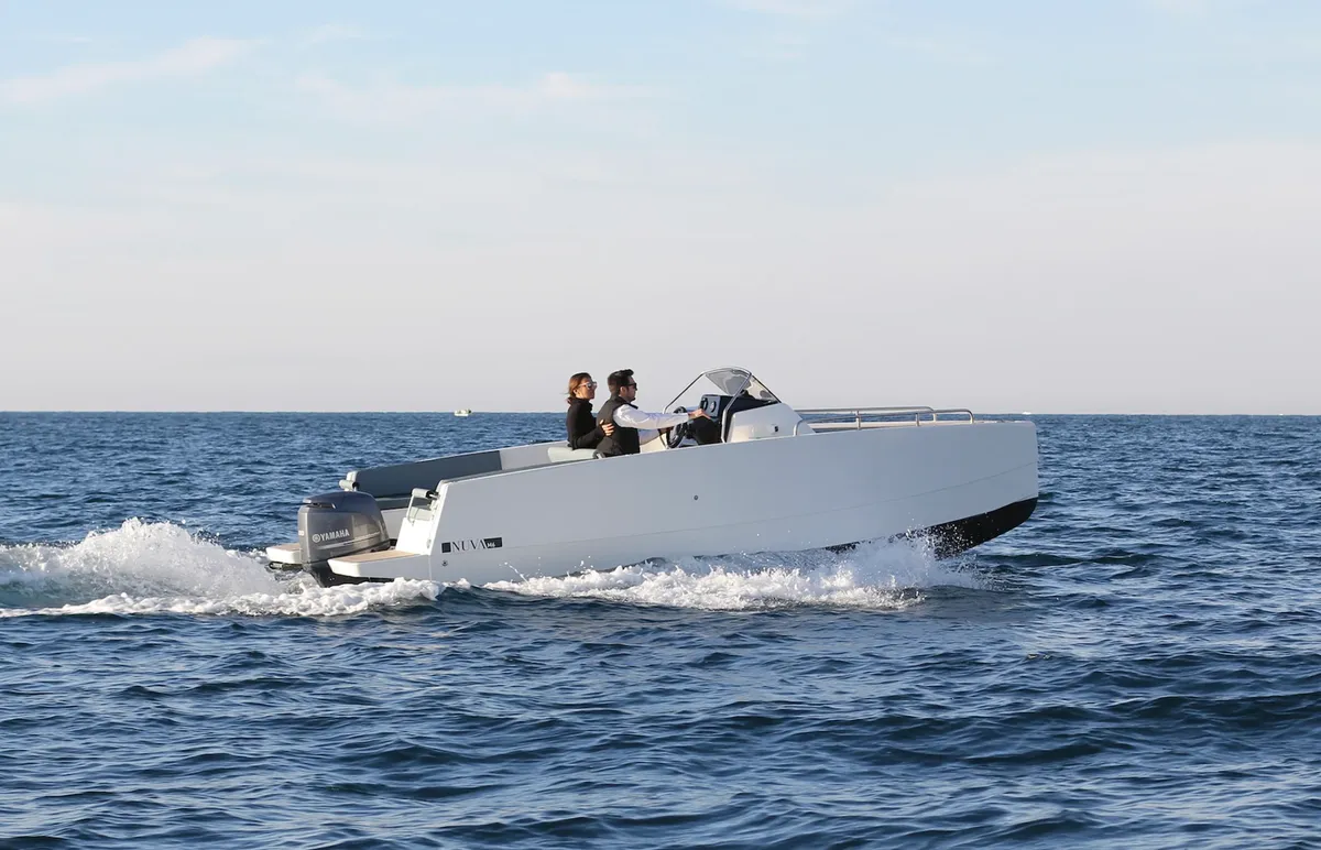 NUVA Yachts M6 Cabin: Bootsfahrt auf dem Meer