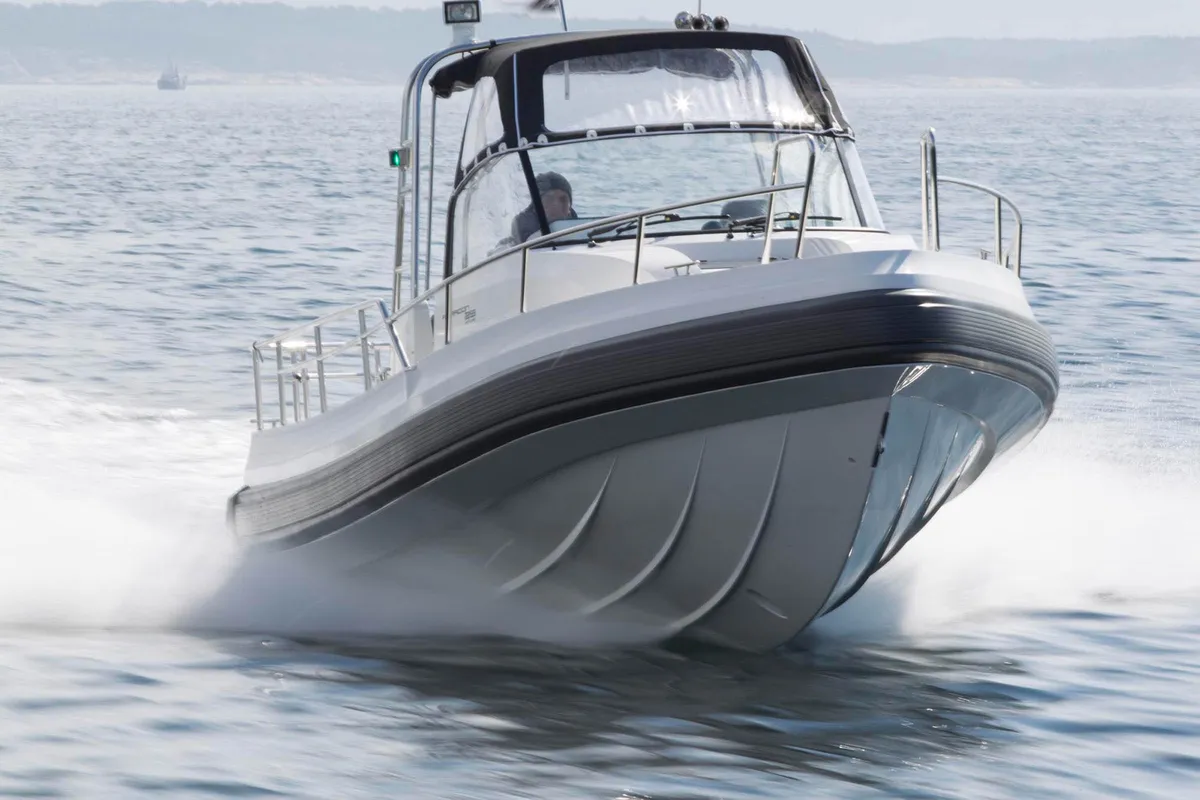 Paragon Yachts 25 Open: Schnellbootfahrt auf dem Meer
