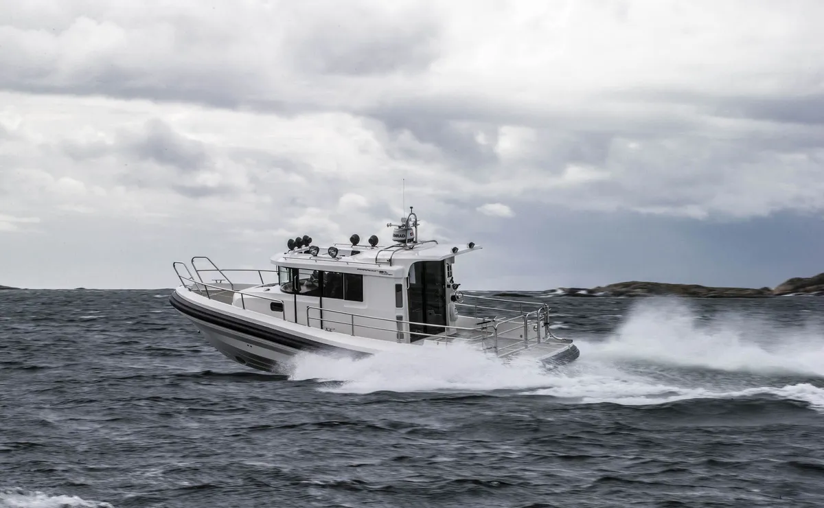 Paragon Yachts 31 Cabin: Bootsfahrt auf dem Meer