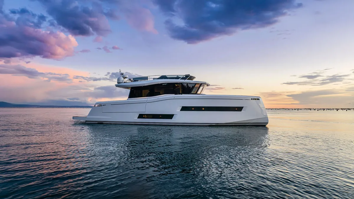 Pardo Yachts E60: Yacht cruising at sea at sunset